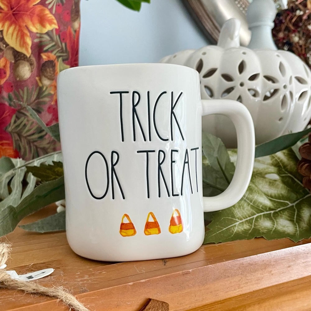 Rae Dunn Trick or Treat Candy corn Halloween Coffee Tea Large Mug Yellow NWT